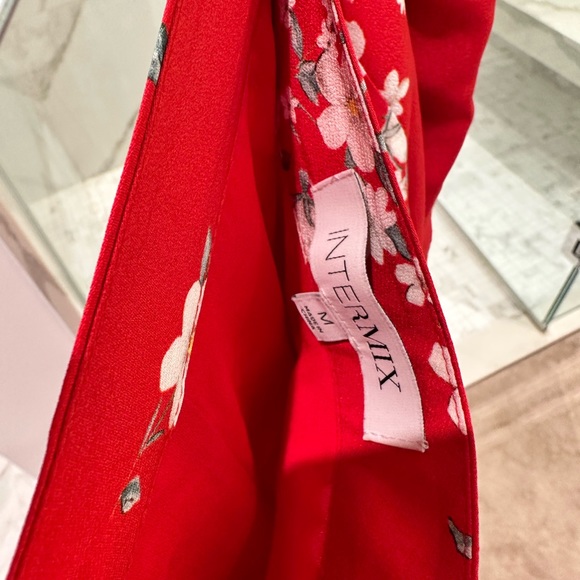 100% silk red pants with white flowers. Fully lined with side zipper - Picture 6 of 7